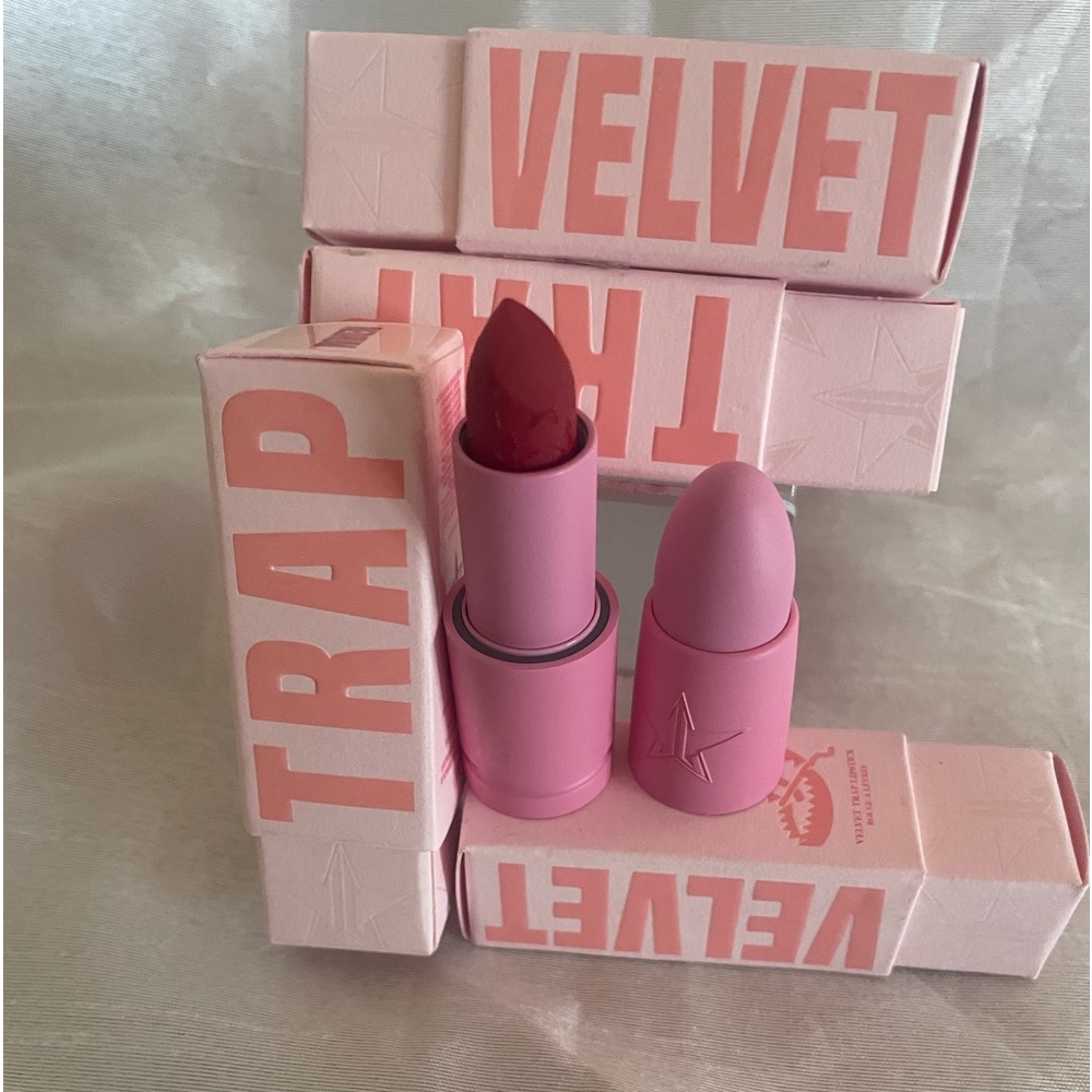 Jeffree Star Velvet Trap Lipstick Shade: Redrum NIB!